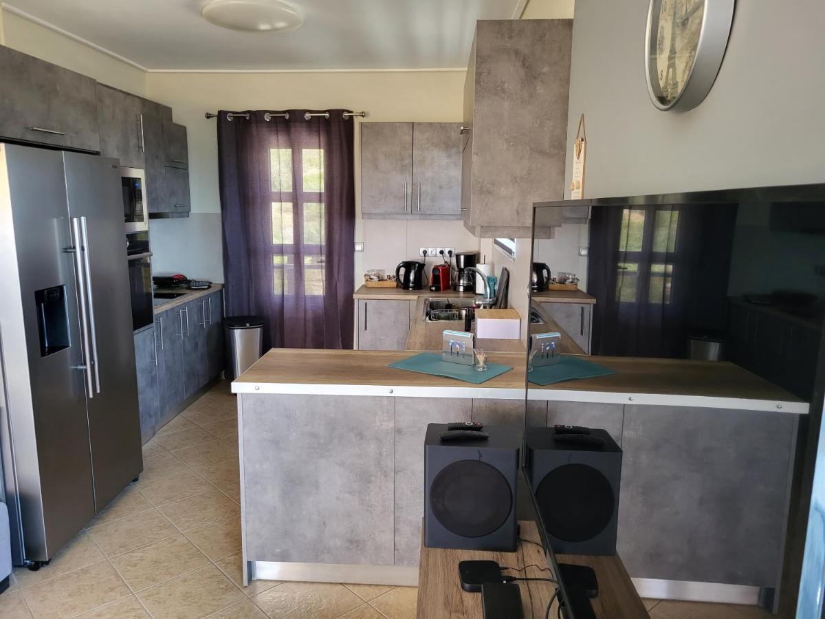 Saronida "Stergiou Luxury Apartment 2Nd Floor" Με Κοινη Πισινα מראה חיצוני תמונה
