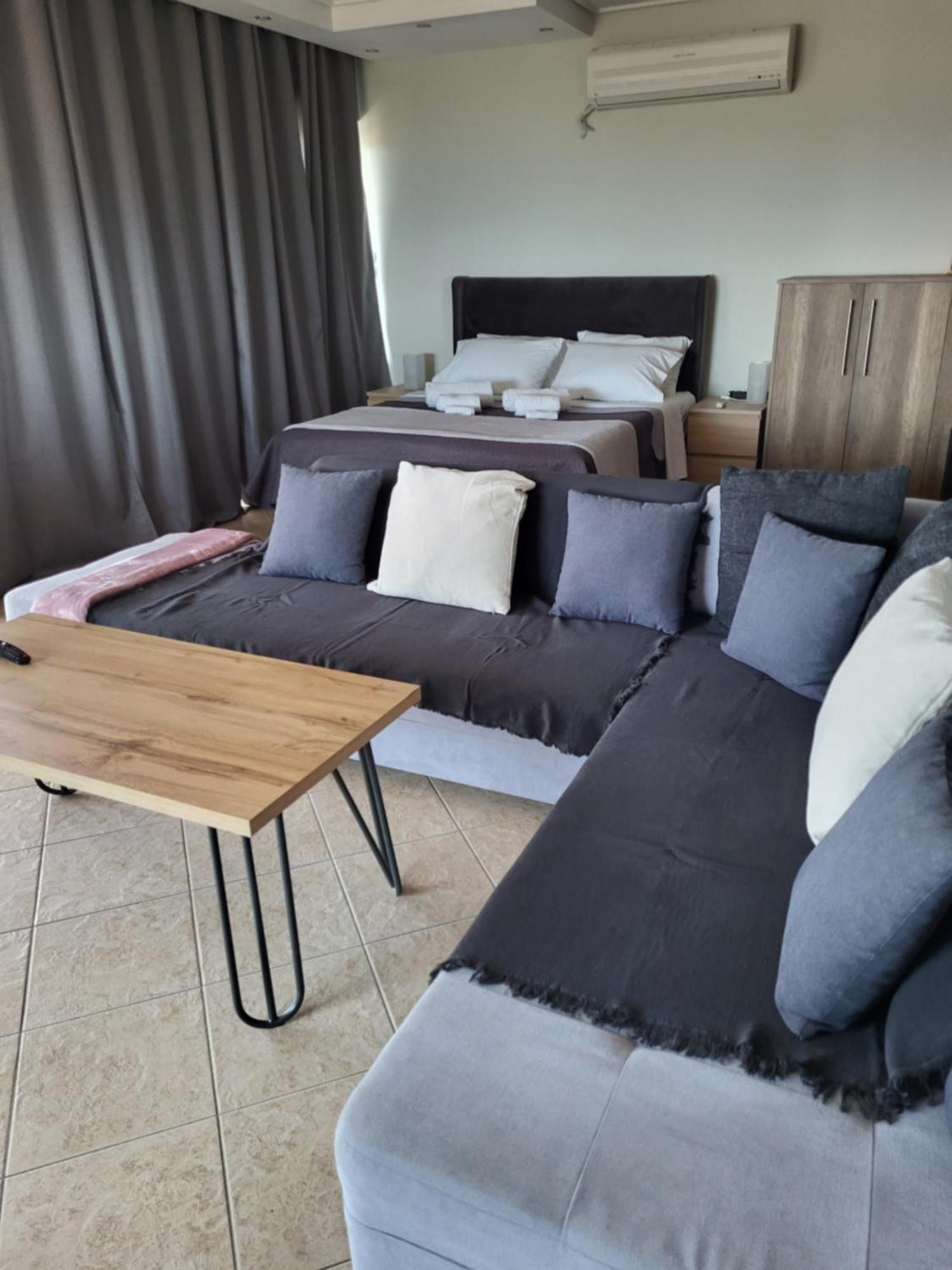 Saronida "Stergiou Luxury Apartment 2Nd Floor" Με Κοινη Πισινα חדר תמונה
